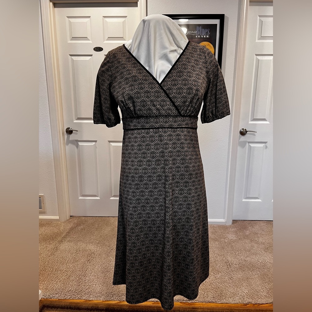 Ann Taylor Loft, V-neck, brown and tan, short-sleeve casual print dress.
